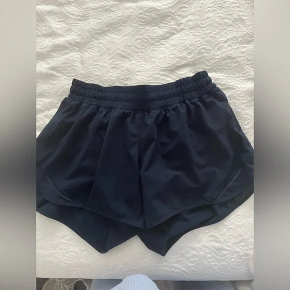 Size 6 navy lululemon hotty hot shorts - Picture 2 of 2